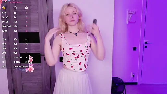 ChloeWells online show from 07/27/26, 03:35