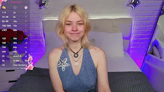ChloeWells online show from 07/29/26, 03:37