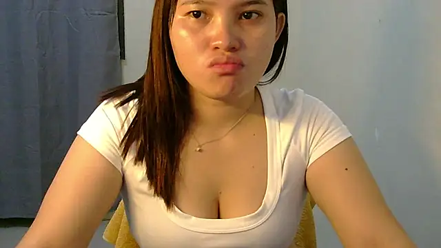 Fhwilloughbyxx online show from 07/23/26, 11:19