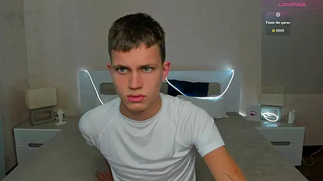 m0neyken online show from 07/08/26, 07:13