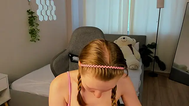LiliTiny online show from 08/09/26, 03:23