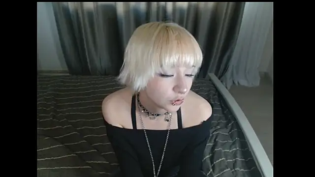 RoxyLien online show from 06/21/26, 04:20
