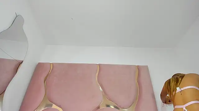 Lia petiteht online show from 07/25/26, 12:47