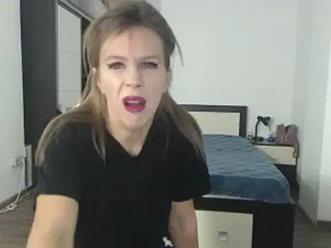 Snapshot of DedeSibel chatting on 02/14/25, 10:38 DedeSibel online show from 02/14/25, 10:38