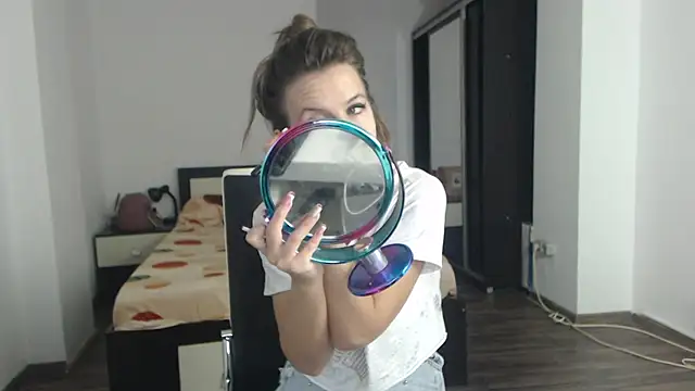 Snapshot of DedeSibel chatting on 03/04/25, 09:18 DedeSibel online show from 03/04/25, 09:18