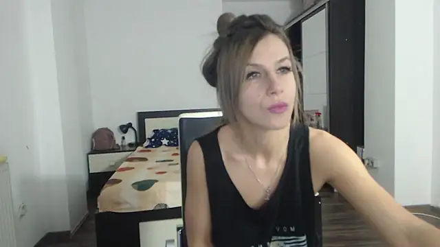 Snapshot of DedeSibel chatting on 03/05/25, 02:23 DedeSibel online show from 03/05/25, 02:23