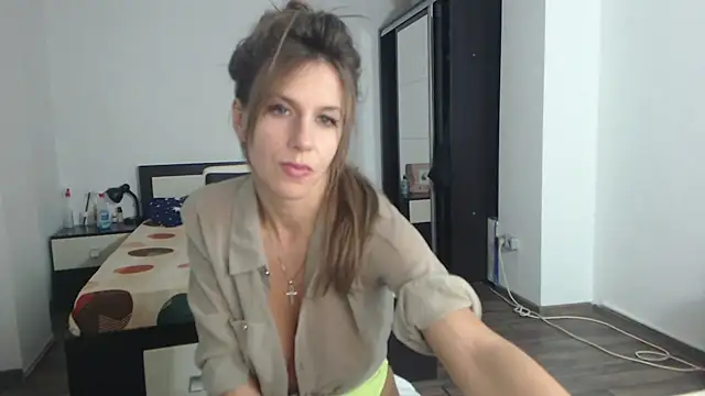 Snapshot of DedeSibel chatting on 03/07/25, 07:05 DedeSibel online show from 03/07/25, 07:05