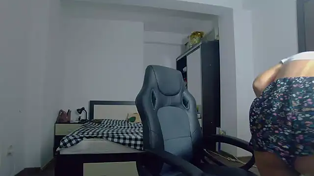 Snapshot of DedeSibel chatting on 10/05/25, 01:48 DedeSibel online show from 10/05/25, 01:48