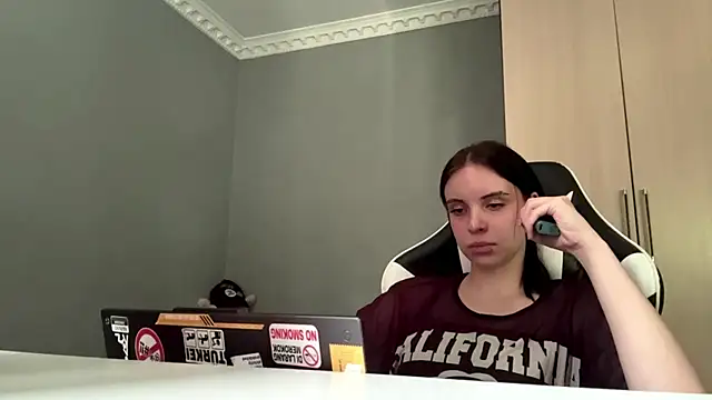 Snapshot of martinienjoyer chatting on 07/07/26, 10:08 martinienjoyer online show from 07/07/26, 10:08