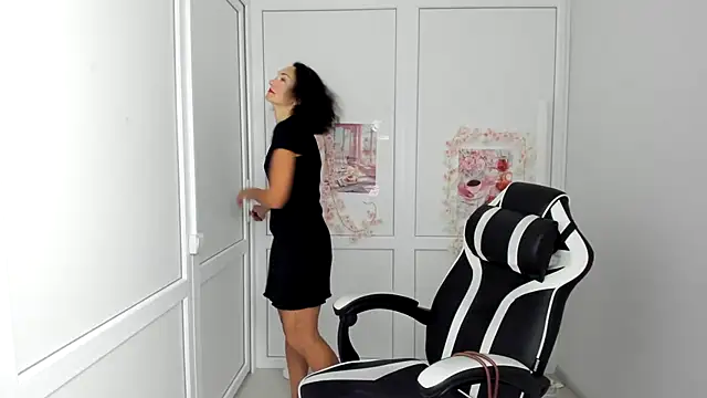 OliviaKateee online show from 07/03/26, 06:09