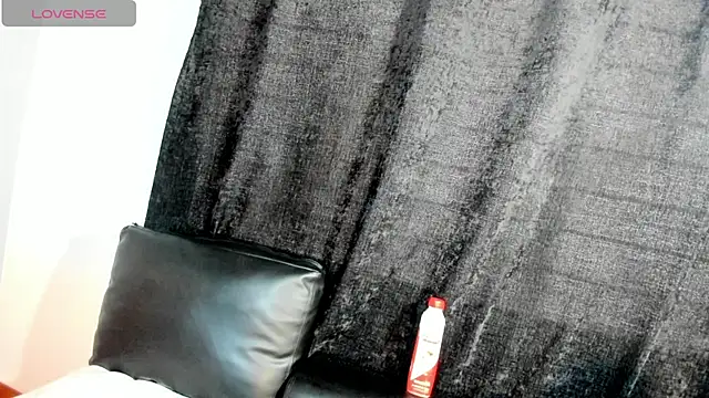 Snapshot of love_amor_ chatting on 04/23/26, 09:39 love amor online show from 04/23/26, 09:39