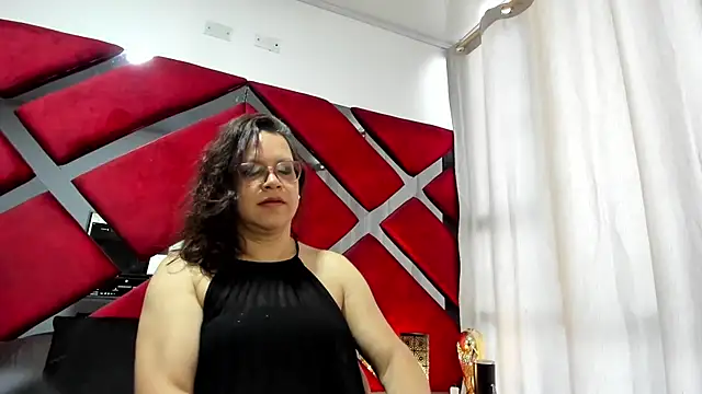 ELLE HADID online show from 07/08/26, 11:48