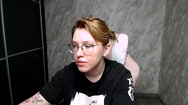 Reginasmilee online show from 03/10/25, 02:17