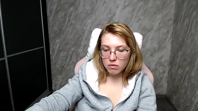 Reginasmilee online show from 03/11/25, 07:48