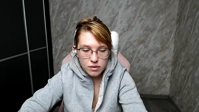 Reginasmilee online show from 03/13/25, 06:48