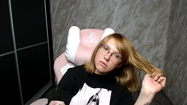 Reginasmilee online show from 03/15/25, 10:57