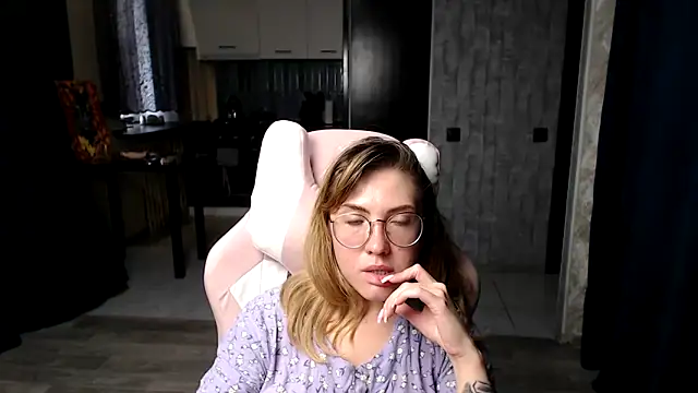 Reginasmilee online show from 09/09/25, 12:15