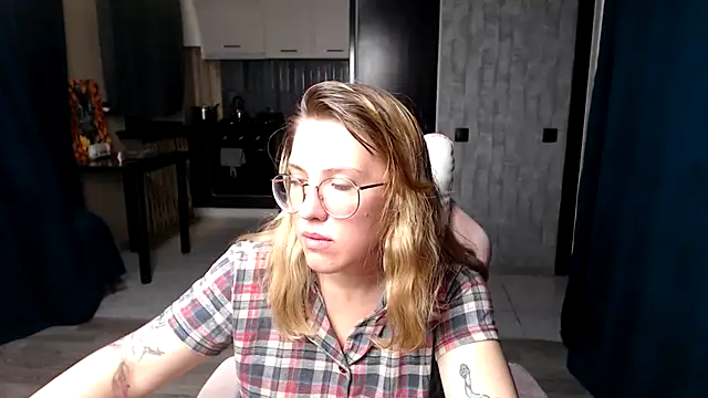 Reginasmilee online show from 09/11/25, 11:49