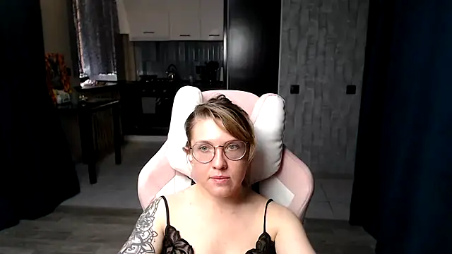Reginasmilee online show from 09/17/25, 11:56