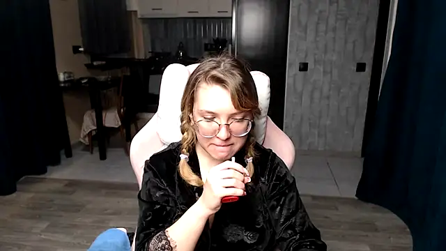 Reginasmilee online show from 09/21/25, 02:02