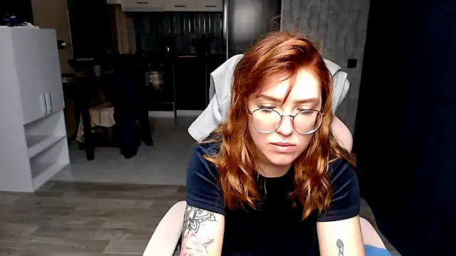 Reginasmilee online show from 10/10/25, 10:20