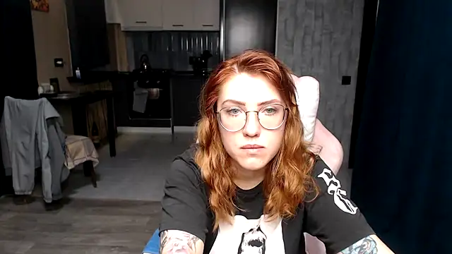 Reginasmilee online show from 10/13/25, 11:27