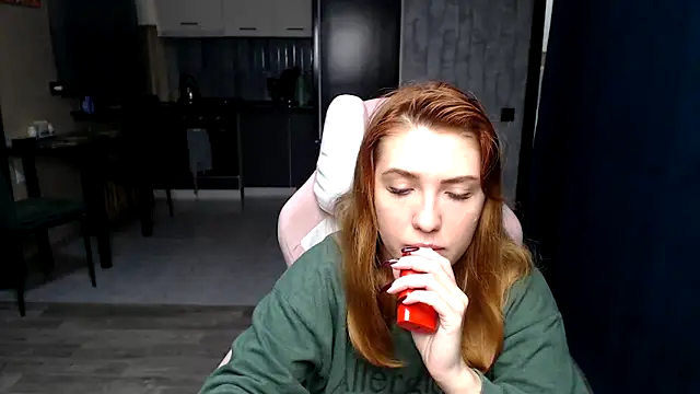 Reginasmilee online show from 10/31/25, 02:34