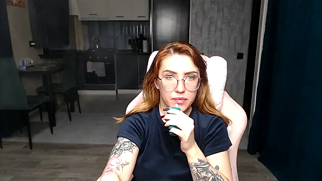 Reginasmilee online show from 11/17/25, 12:49