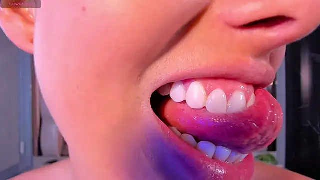 Snapshot of SarahPreston chatting on 02/25/25, 04:00 SarahPreston online show from 02/25/25, 04:00