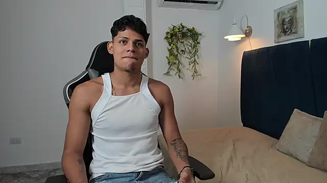 Snapshot of valerio_cum18 chatting on 06/24/26, 01:43 valerio cum18 online show from 06/24/26, 01:43