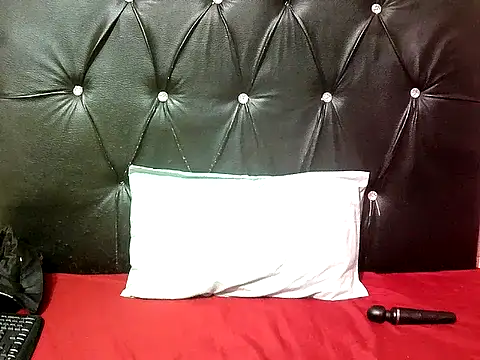 Submissivebitchxxx online show from 06/25/26, 05:17