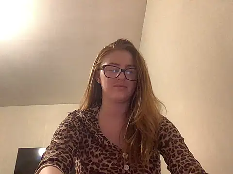 Redvelvetxx2 online show from 06/26/26, 11:31