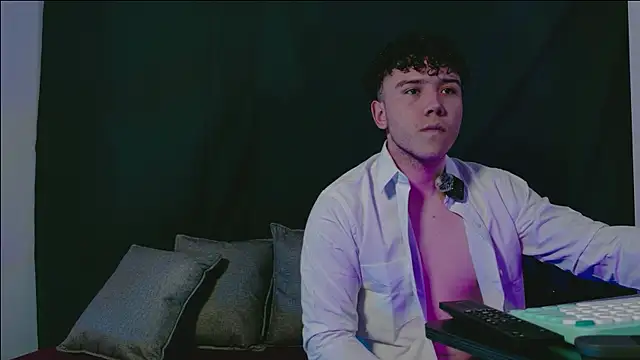 Velvet Chains online show from 07/08/26, 03:44