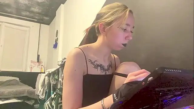 RejectedOrigami  online show from 07/03/26, 12:39