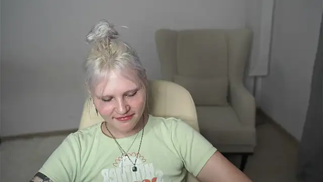EstherFilteau online show from 07/03/26, 11:49
