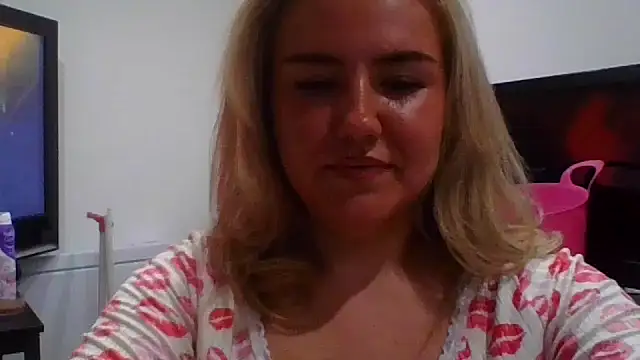 MaddyCherryX online show from 07/04/26, 09:32