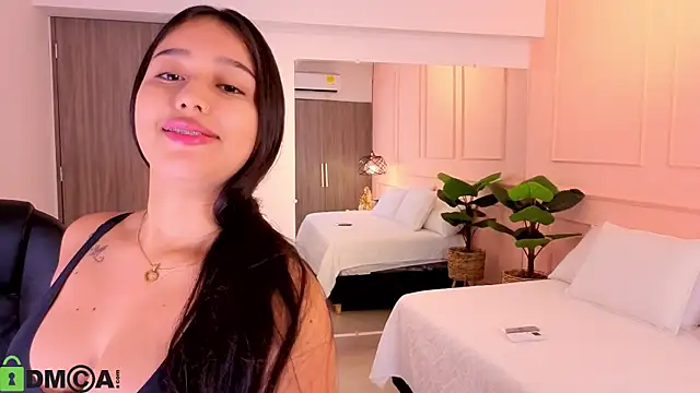 BELLA GAITAN  online show from 07/07/26, 11:47