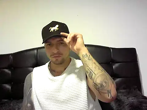 wolfgolden1 online show from 07/04/26, 12:28