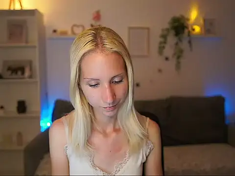 PiperPerri18 online show from 07/07/26, 06:45