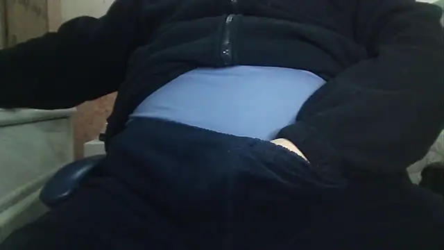 Snapshot of bigfish2222 chatting on 12/15/25, 08:13 bigfish2222 online show from 12/15/25, 08:13