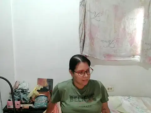 Snapshot of Rosu_86 chatting on 07/09/26, 02:10 Rosu 86 online show from 07/09/26, 02:10
