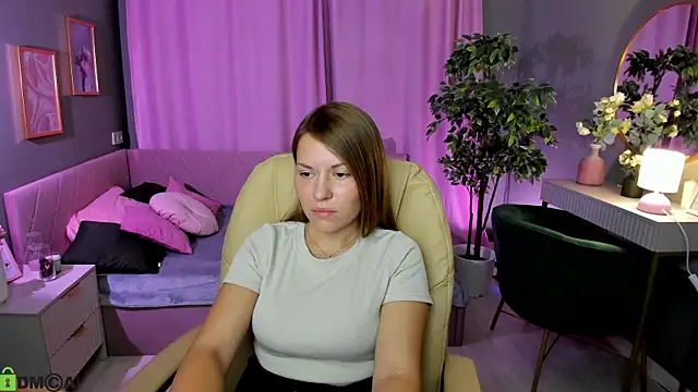 Kira Miragee online show from 07/16/26, 01:11
