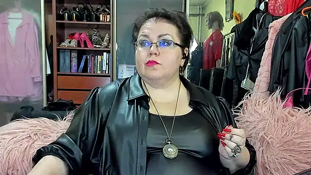 KaryQueen online show from 12/17/24, 06:20