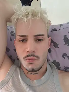 Snapshot of austindamon chatting on 07/18/26, 02:21 austindamon online show from 07/18/26, 02:21