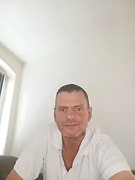 Snapshot of Mitchellhro80 chatting on 07/12/26, 01:24 Mitchellhro80 online show from 07/12/26, 01:24