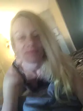 Snapshot of OnlyMe4U chatting on 07/13/26, 03:15 OnlyMe4U online show from 07/13/26, 03:15