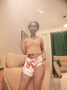 queenveecoco online show from 07/14/26, 04:13