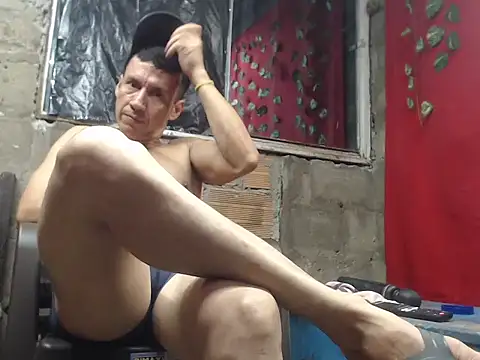 Snapshot of pareja_sexyfire20 chatting on 07/18/26, 01:21 pareja sexyfire20 online show from 07/18/26, 01:21