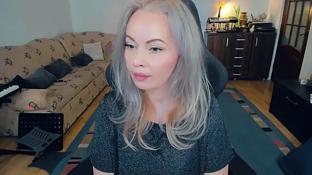 WhitneyLynn online show from 01/04/25, 11:00