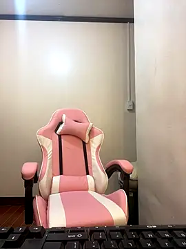 YourTSLovely online show from 11/25/25, 05:07